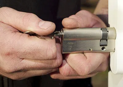 Super Locksmith Services Enfield, CT 860-352-0735 Super Locksmith Services Enfield, CT 860-352-0735 - 29-10